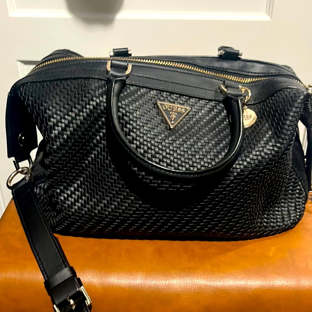 Guess woven handbag w handles and straps